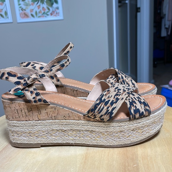 Fergalicious Platform Espadrille Wedge Sandal Size 8 leopard - Picture 6 of 10